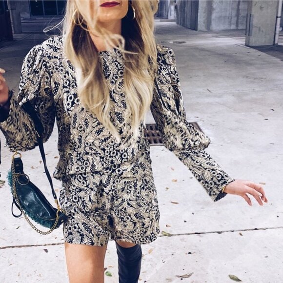 Zara Shimmery Paisley Print Shorts M & Puff Sleeve Top XS - Picture 3 of 17